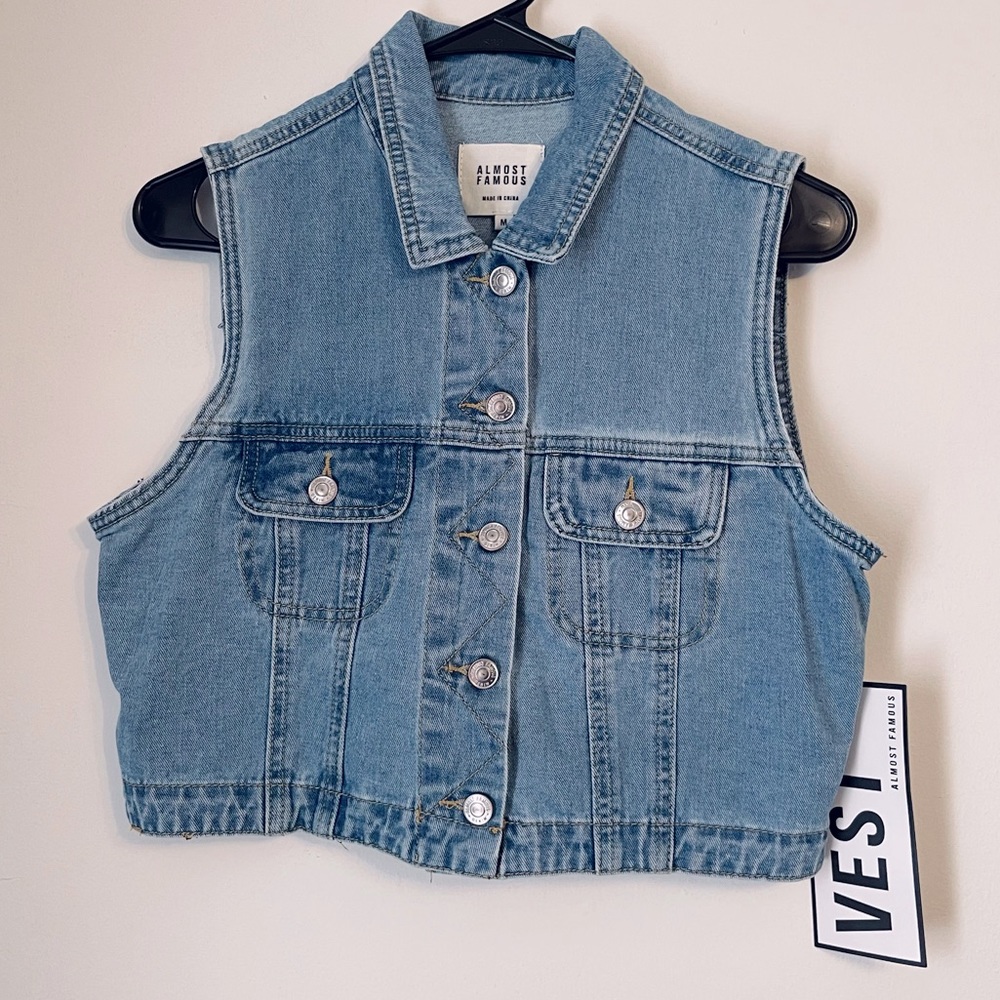 NWT Almost Famous Juniors' Sleeveless Denim Vest